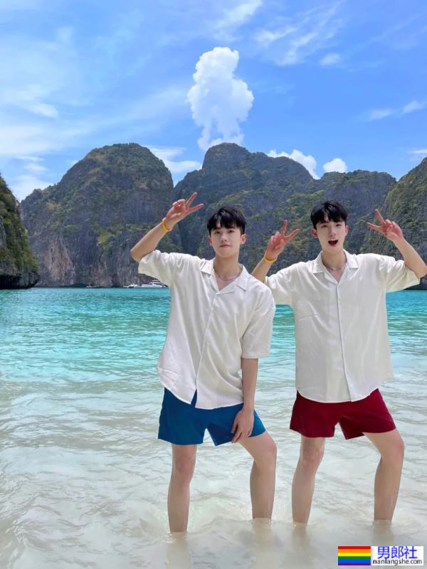 两个大长腿帅哥 - 51虹马