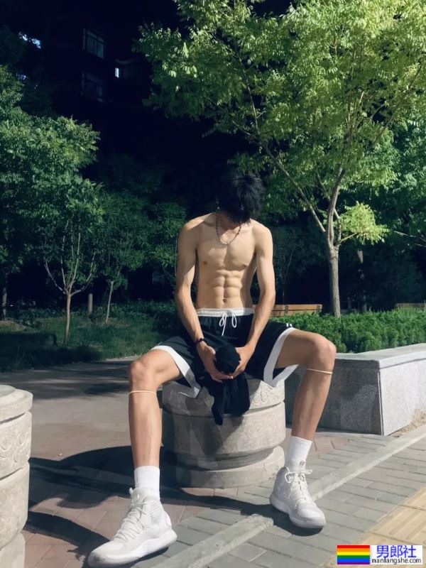 身高203，黑皮篮球体育生 - 51虹马