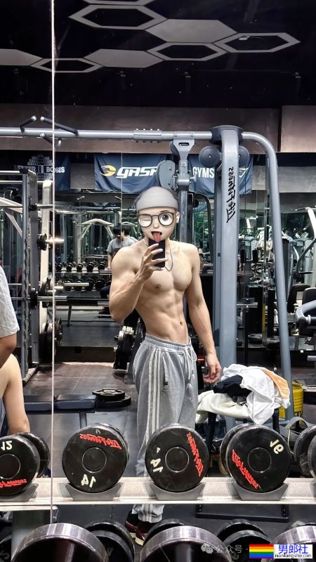 白到发光的188宽肩窄腰腹肌男神 - 51虹马