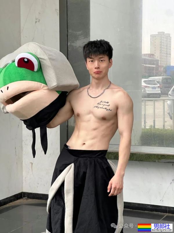 185的河南白皮肌肉教练，又帅又猛！ - 51虹马