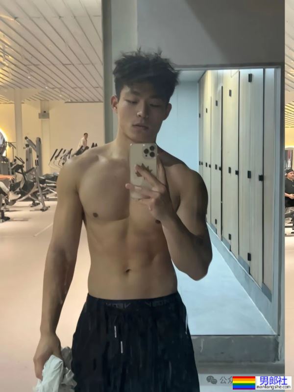 郑州大学体育学院的男大，住你下铺怎么样？ - 51虹马