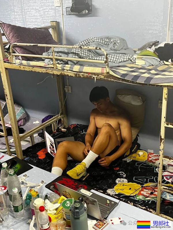 郑州大学体育学院的男大，住你下铺怎么样？ - 51虹马