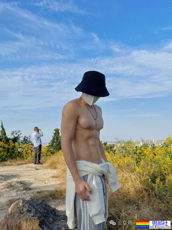 白到发光的188宽肩窄腰腹肌男神 - 51虹马