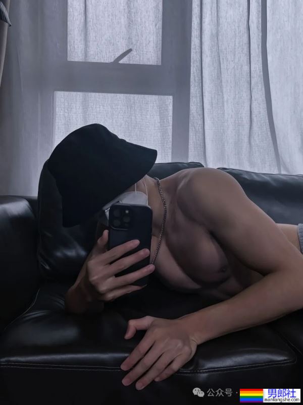 白到发光的188宽肩窄腰腹肌男神 - 51虹马