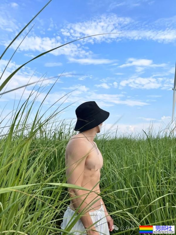 白到发光的188宽肩窄腰腹肌男神 - 51虹马