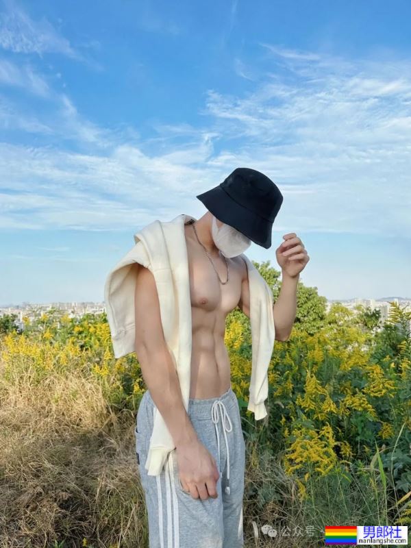 白到发光的188宽肩窄腰腹肌男神 - 51虹马