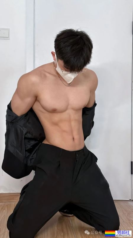 白到发光的188宽肩窄腰腹肌男神 - 51虹马