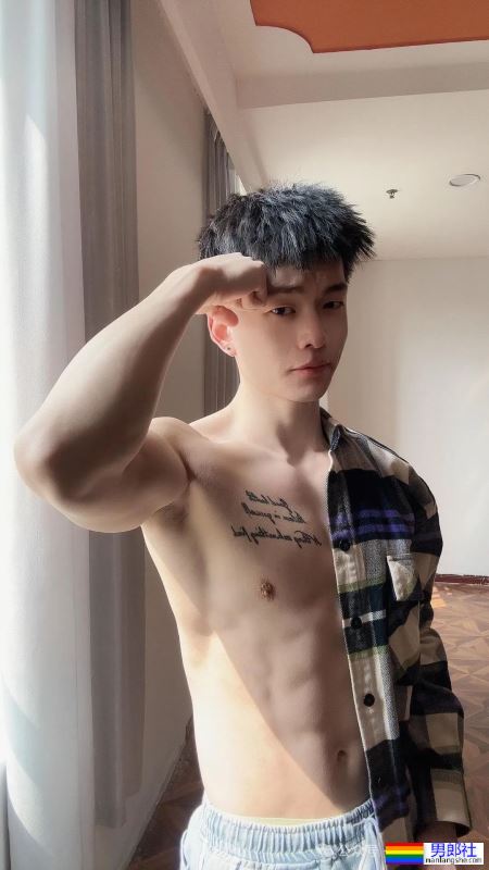 185的河南白皮肌肉教练，又帅又猛！ - 51虹马