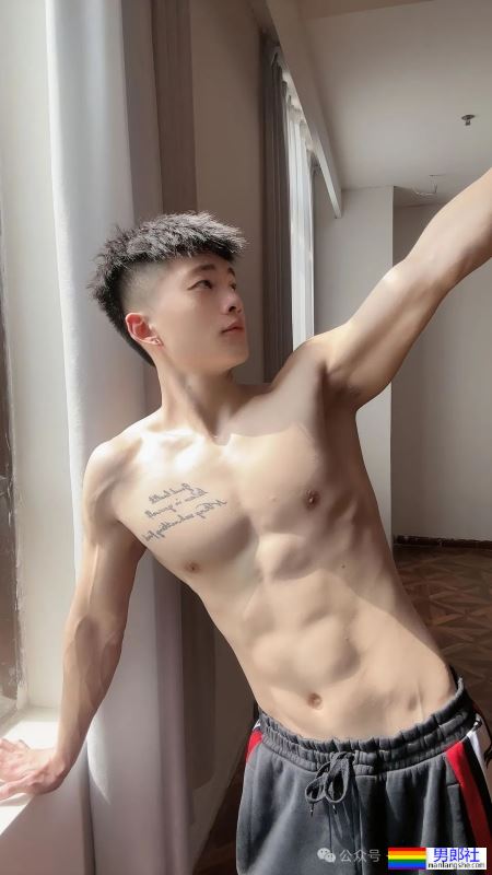 185的河南白皮肌肉教练，又帅又猛！ - 51虹马