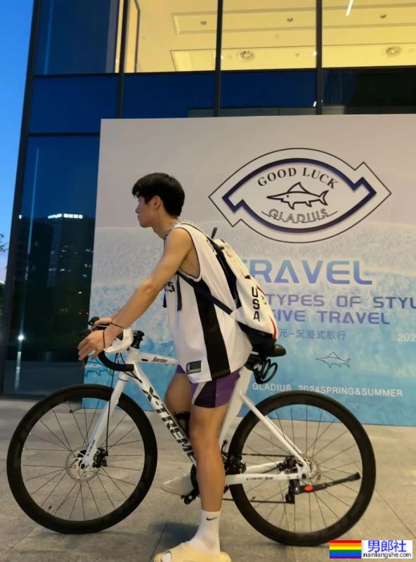 腹肌小哥哥 - 51虹马