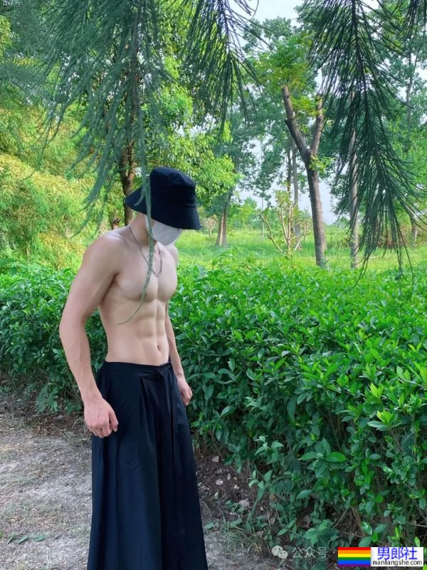 白到发光的188宽肩窄腰腹肌男神 - 51虹马