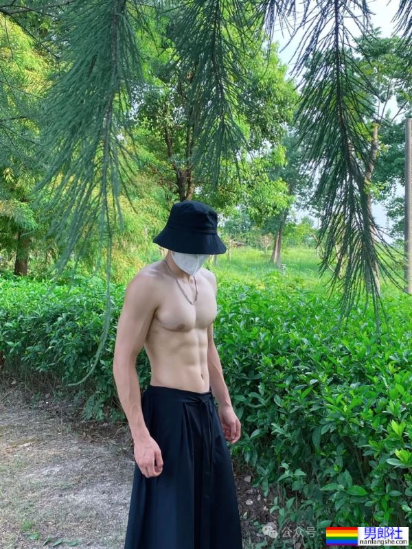 白到发光的188宽肩窄腰腹肌男神 - 51虹马