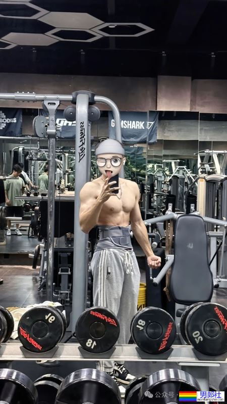 白到发光的188宽肩窄腰腹肌男神 - 51虹马