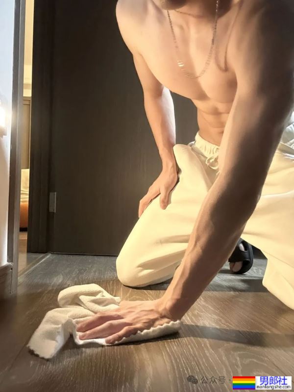 白到发光的188宽肩窄腰腹肌男神 - 51虹马