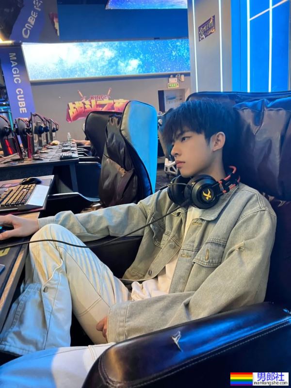 男孩与猫猫 - 51虹马