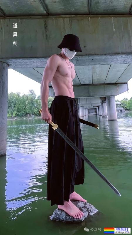 白到发光的188宽肩窄腰腹肌男神 - 51虹马