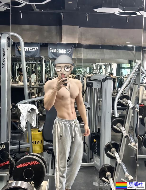 白到发光的188宽肩窄腰腹肌男神 - 51虹马