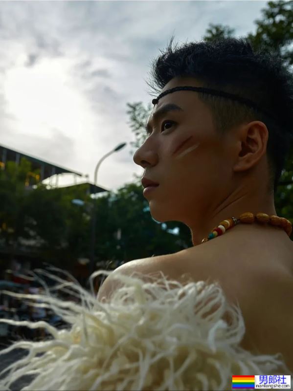 一个藏族男孩 - 51虹马