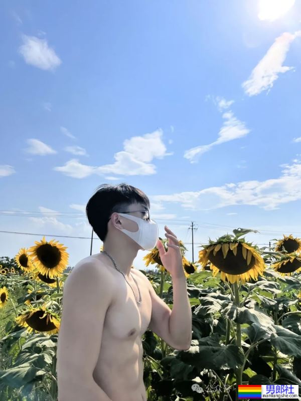 白到发光的188宽肩窄腰腹肌男神 - 51虹马