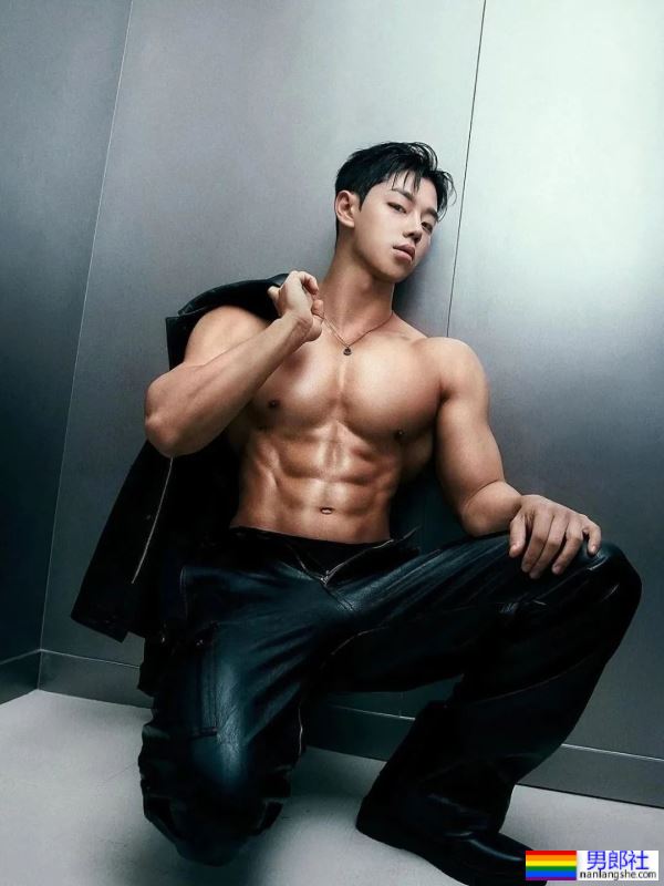 上班老板要求穿成这样！合适吗？ - 51虹马