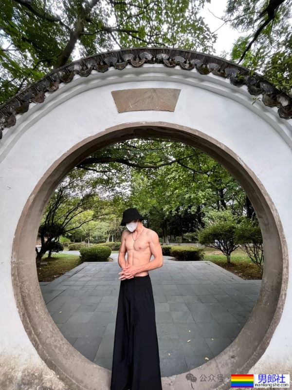 白到发光的188宽肩窄腰腹肌男神 - 51虹马