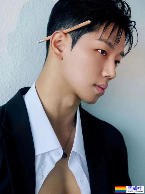 上班老板要求穿成这样！合适吗？ - 51虹马