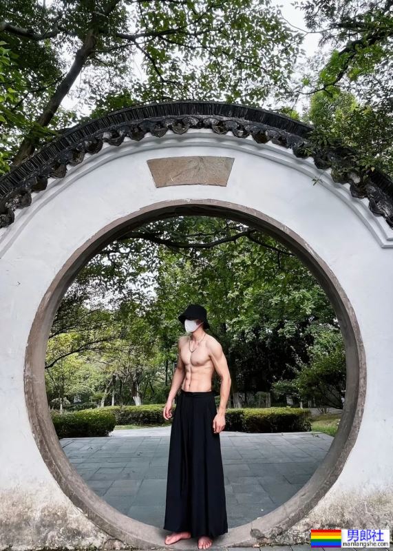 白到发光的188宽肩窄腰腹肌男神 - 51虹马