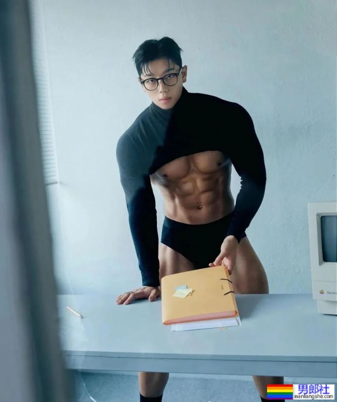 上班老板要求穿成这样！合适吗？ - 51虹马