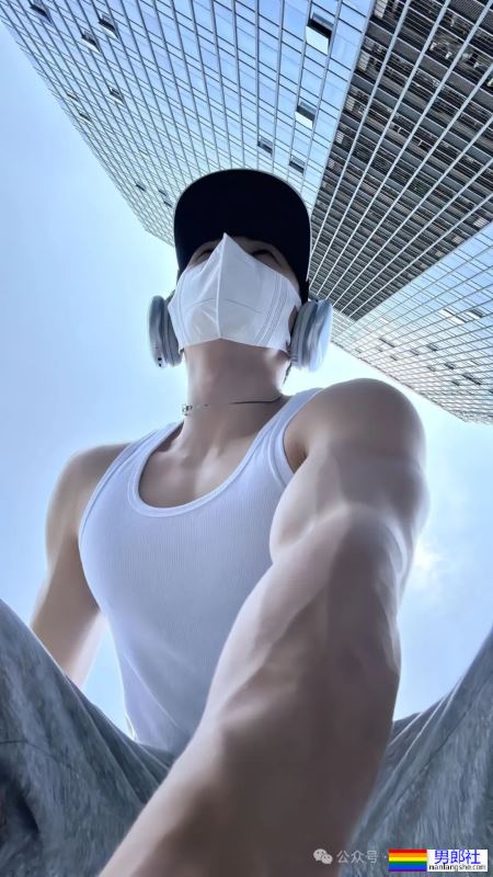 白到发光的188宽肩窄腰腹肌男神 - 51虹马