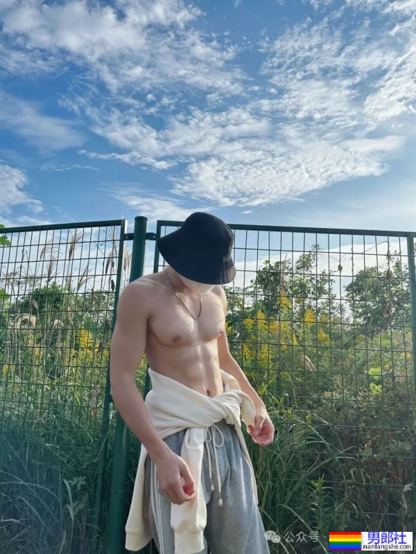 白到发光的188宽肩窄腰腹肌男神 - 51虹马