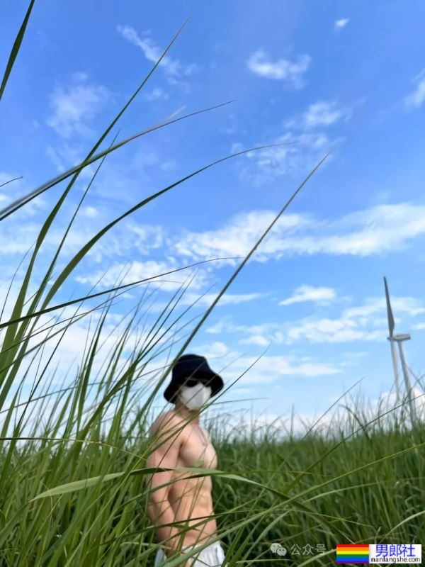 白到发光的188宽肩窄腰腹肌男神 - 51虹马