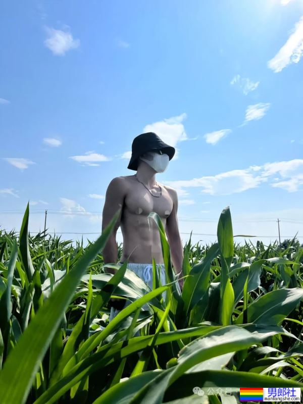 白到发光的188宽肩窄腰腹肌男神 - 51虹马