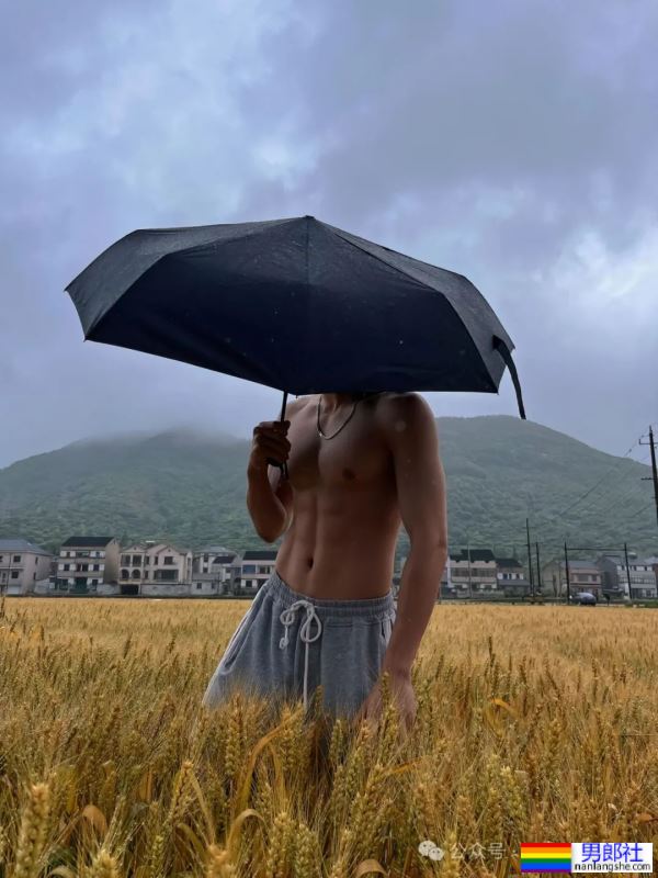 白到发光的188宽肩窄腰腹肌男神 - 51虹马