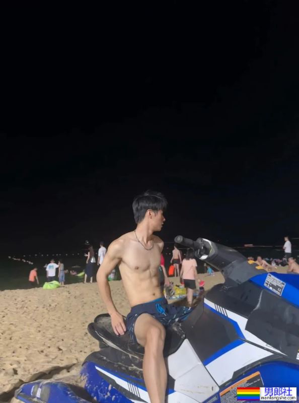 腹肌小哥哥 - 51虹马