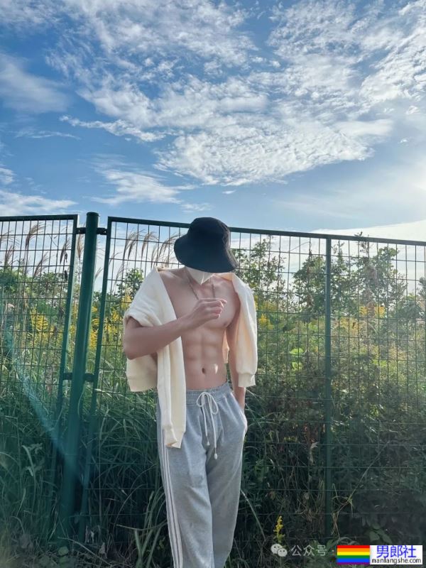 白到发光的188宽肩窄腰腹肌男神-51虹马