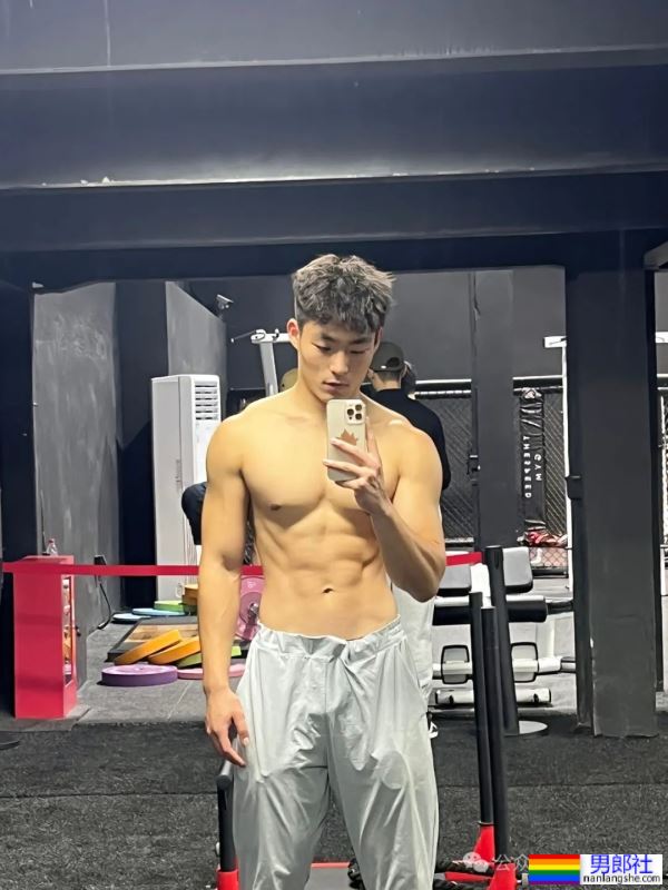 郑州大学体育学院的男大，住你下铺怎么样？ - 51虹马