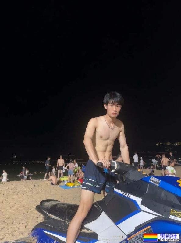 腹肌小哥哥 - 51虹马