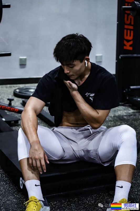 郑州大学体育学院的男大，住你下铺怎么样？ - 51虹马