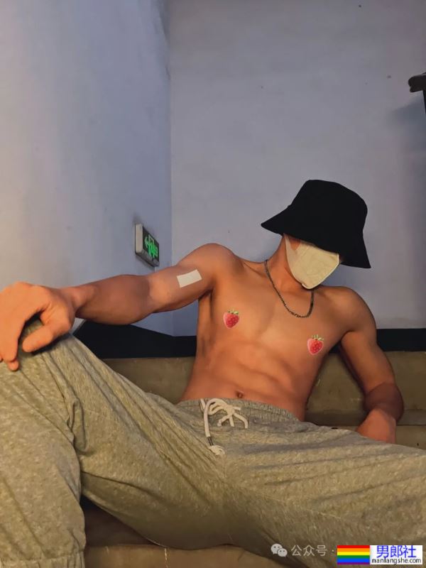 白到发光的188宽肩窄腰腹肌男神 - 51虹马