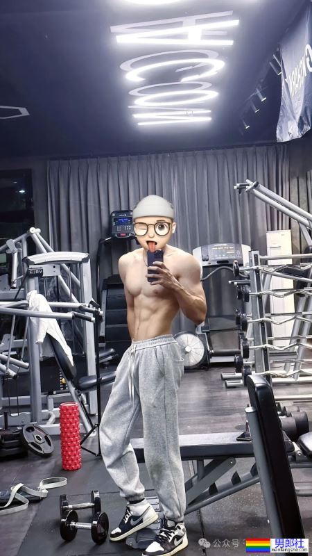 白到发光的188宽肩窄腰腹肌男神 - 51虹马