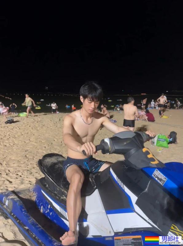 腹肌小哥哥 - 51虹马