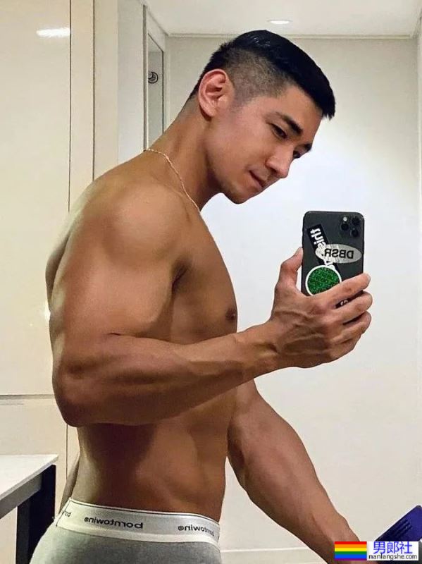 击败99%东亚男人的证件照天菜，如今变成这样了？！ - 51虹马