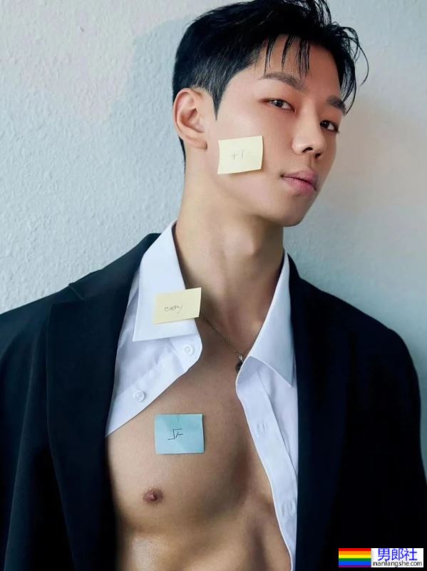 上班老板要求穿成这样！合适吗？ - 51虹马