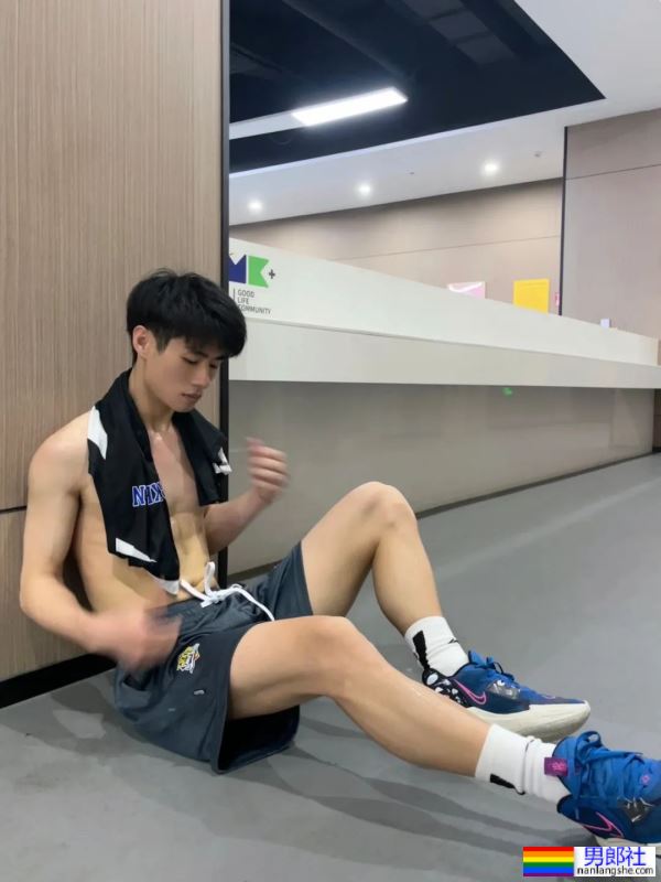 腹肌小哥哥-51虹马