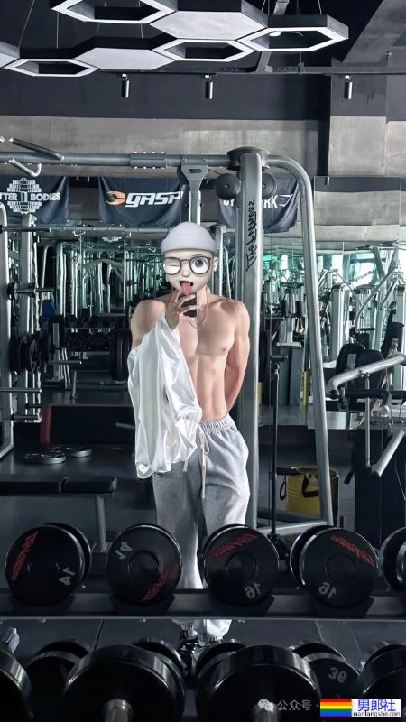 白到发光的188宽肩窄腰腹肌男神 - 51虹马