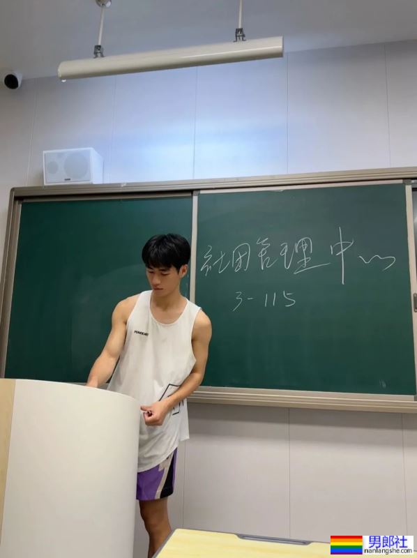 腹肌小哥哥 - 51虹马