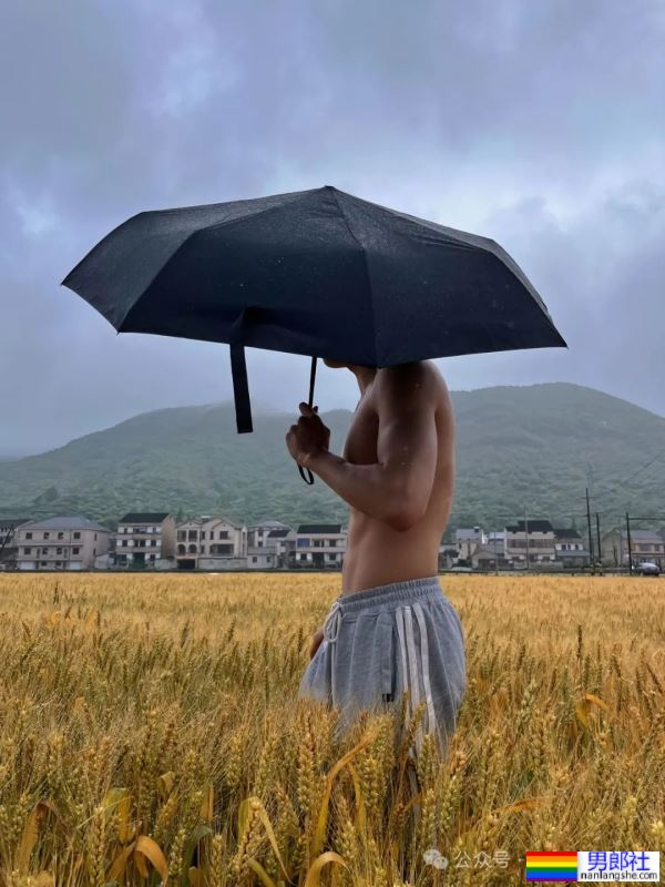 白到发光的188宽肩窄腰腹肌男神 - 51虹马