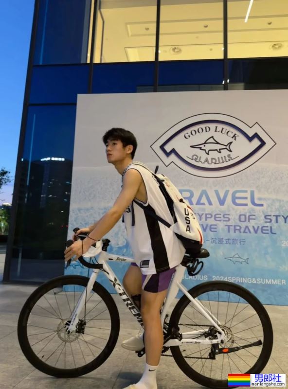 腹肌小哥哥 - 51虹马