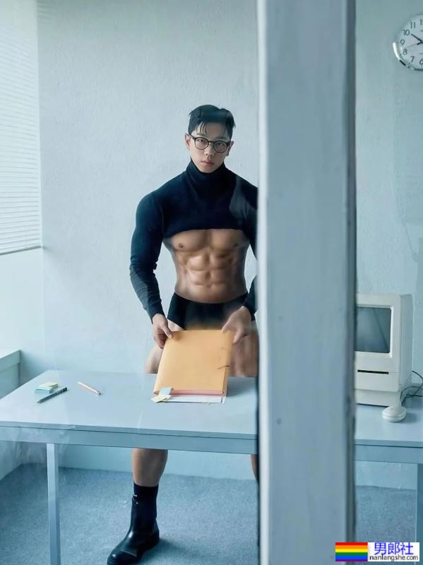 上班老板要求穿成这样！合适吗？-51虹马