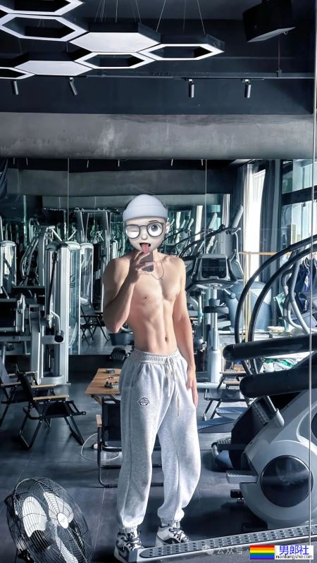 白到发光的188宽肩窄腰腹肌男神 - 51虹马